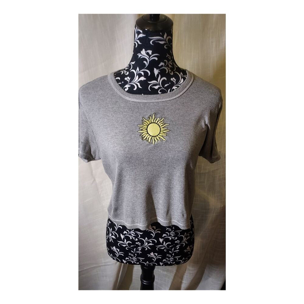 Modern Lux Gray Sun Embroidered Short Sleeve Crop Top Women's Size XLarge